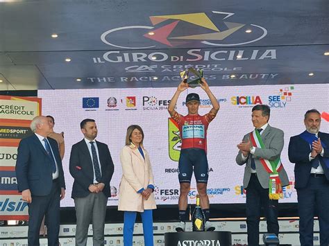 Cr Dit Agricole Italia Scala Letna Con Il Giro Di Sicilia Vince