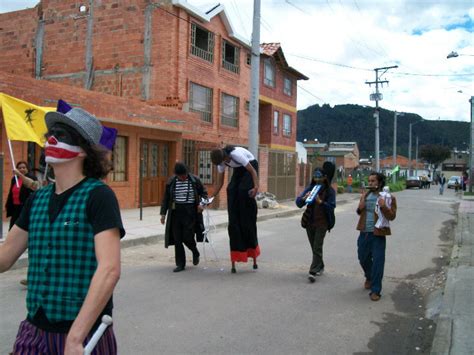 De Títeres en Perú Mural de los Títeres Transhumantes en Colombia