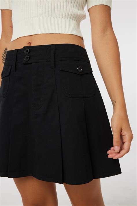 Mini Pleated Skirt With Belt And Chain Ardene