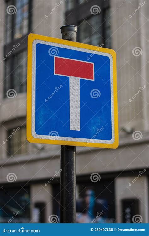 Dead End Road Sign In London Uk Stock Photo Image Of Rural Urban