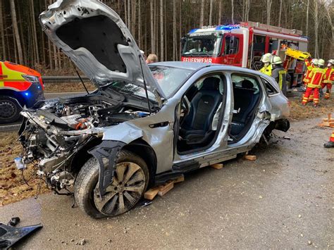 Maria Vesperbild Schwerer Unfall Auf Kreisstra E Mit Drei