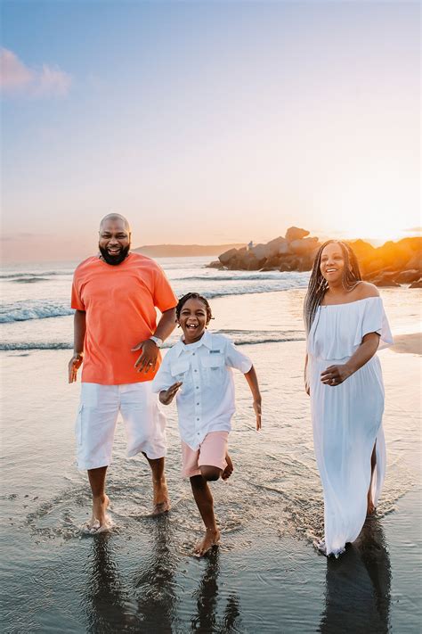Coronado Beach Family Photos | San Diego Photographers — Chasing