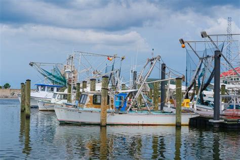 Barcos Pesqueros Y Arrastreros En El Puerto De Bucktown En El Lago