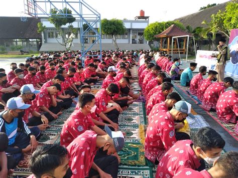 Penanaman Karakter Peserta Didik Melalui Program Imtaq Pagi Sman Terara