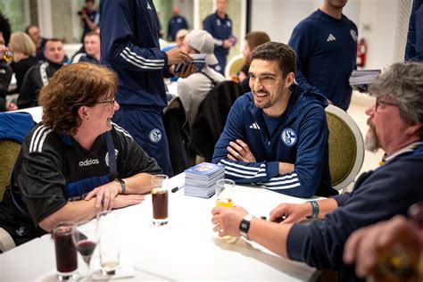 Schalke Trainer Geraerts feiert Premiere bei Blau Weißer Nacht Hallo Buer