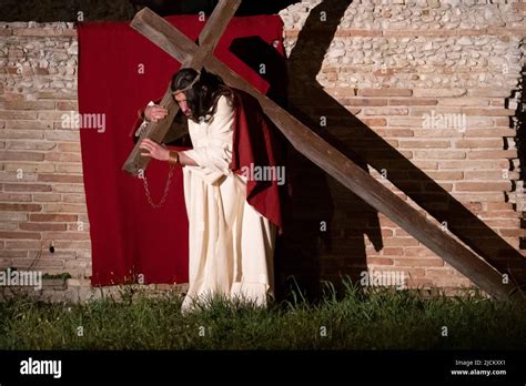 Teatro Romano De Helvia Recina Repromulgación De La Pasión Del Cristo