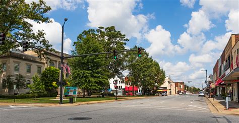 Downtown Newton Nc Stock Photo - Download Image Now - North Carolina - US State, Adult ...