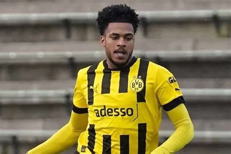 Dortmund Veut Conserver Almugera Kabar AfricaFoot