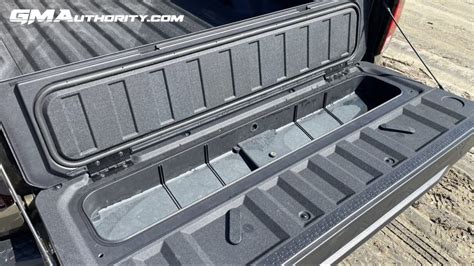 Chevrolet StowFlex Tailgate Storage Info