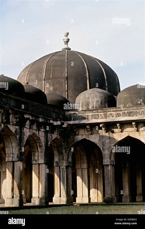 Masjid Masjids Hi Res Stock Photography And Images Alamy