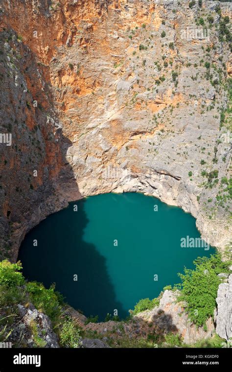 Crveno jezero (Red Lake) lake near Imotski, Croatia Stock Photo - Alamy