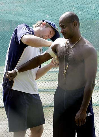 Sanath Jayasuriya receives running repairs | ESPNcricinfo.com