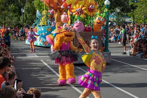 Zoe E Ballerina Alla Sesamo Street Party Parade In Seaworld 2
