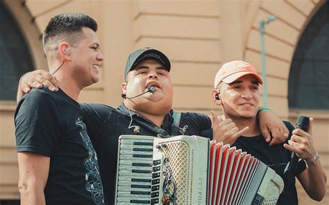 João Gomes Tarcísio do Acordeon e Vitor Fernandes reúnem multidão em