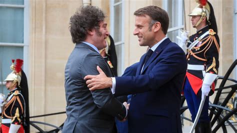 Milei se reunió con Macron en Francia en la previa de la inauguración