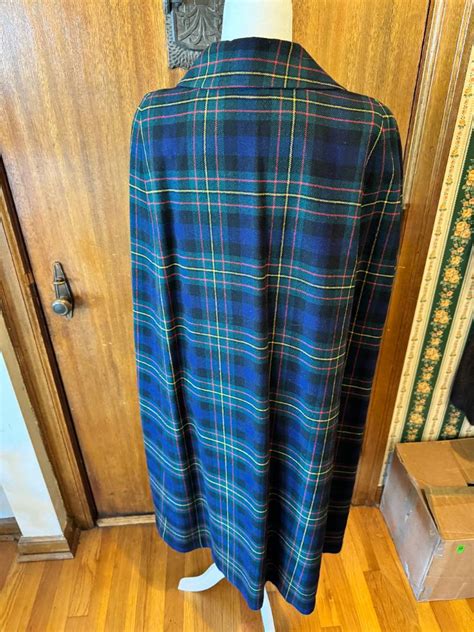 Lot 203 Vintage Reversible Cape Adam S Northwest Estate Sales