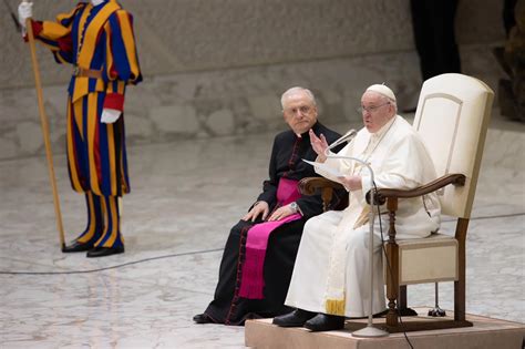 Papst Franziskus W Rdigt Benedikt Xvi Als Gro En Meister Der Katechese