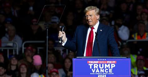 Trumps Microphone Trouble In Milwaukee Prompted Viral Posts With Lewd