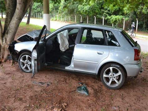 Homem Sofre Infarto E Bate Carro Em Rvore No Parque Dos Poderes