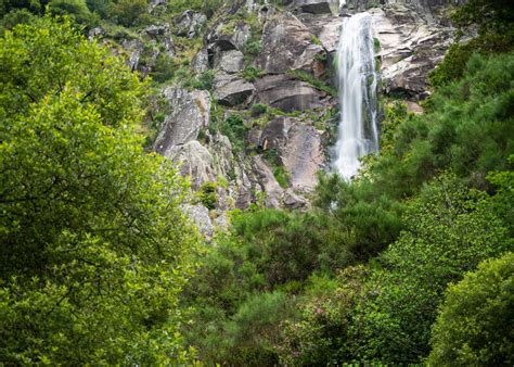 pedras parideiras passeio ao segredo da serra da freita