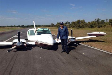 NOTÍCIAS E HISTÓRIAS SOBRE AVIAÇÃO Pequeno avião faz pouso de