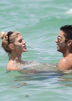 Index Of Wp Content Uploads Photos Devon Windsor In Bikini On Miami Beach