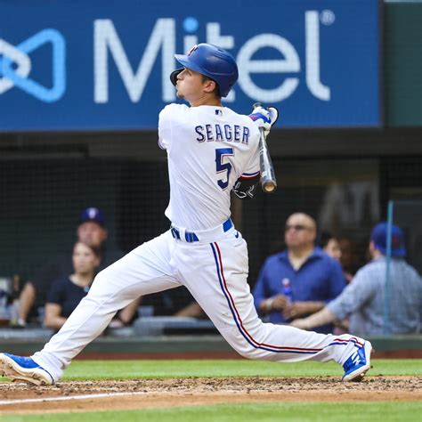 Seager batea jonrón 200 de su carrera y lidera a los Rangers