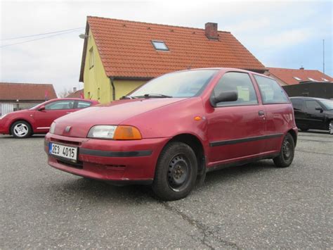 Fiat Punto 1 1 55 S Nové v CZ garážované hatchback hatchback