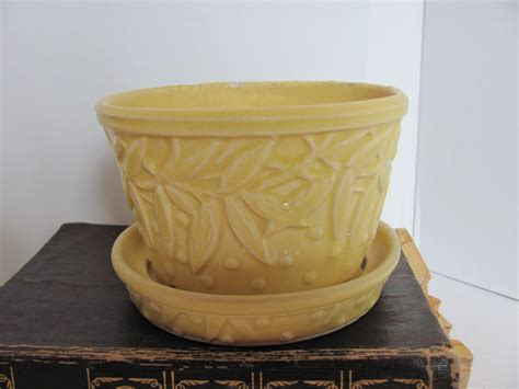 Mccoy Yellow Pottery Planter Mccoy Leaf And Dot Pattern