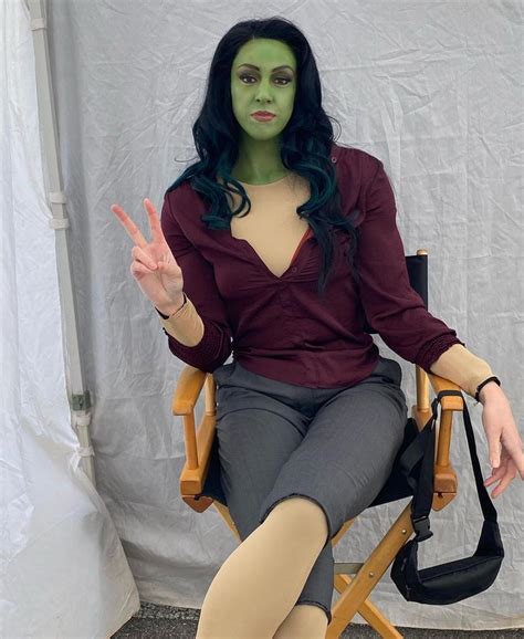 First Look At She Hulks 6 Foot 5 On Set Actress Behind The Scenes Photos