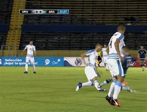 El Tremendo Planchazo De Belmonte A Bentancur Que Dejó Con Uno Menos A