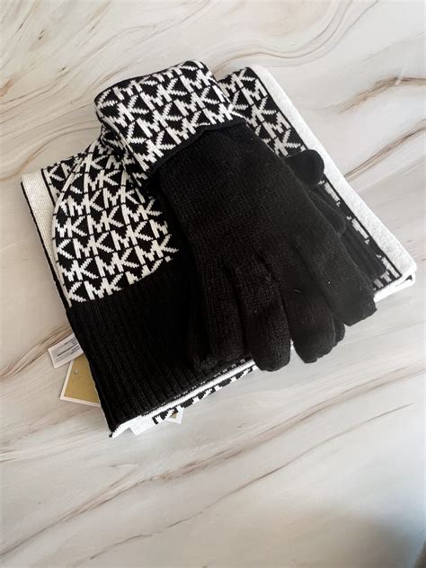 Set Invierno Michael Kors Guantes Bufanda Gorro TrendStore