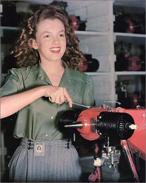 Marilyn Monroe Circa 1944 Was A Beaming Beauty PHOTOS HuffPost