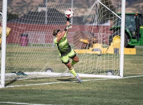 GOALKEEPING 101: EVERYTHING YOU NEED TO KNOW