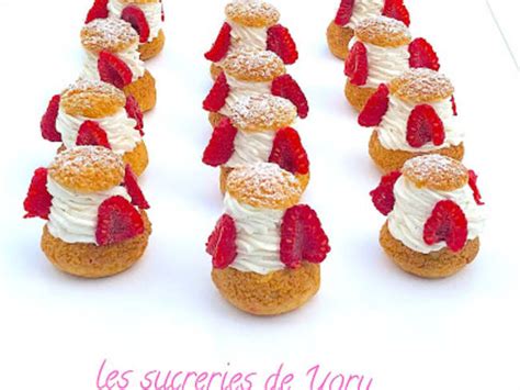 Choux Craquelin Rouges Garnis De Fraises Et Chantilly Recette Choux