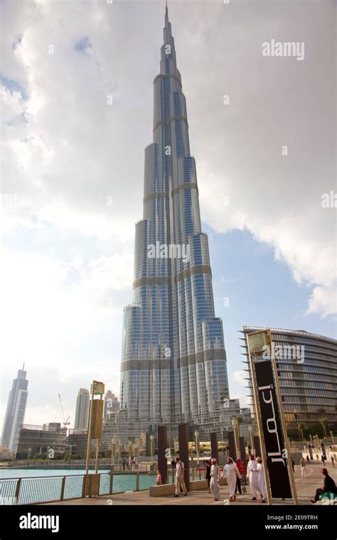 View Of The Burj Khalifa Tower Dubai United Arab Emirates Vue De La