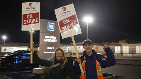 Canada’s Unifor Union Goes On Strike Against GM | Carscoops