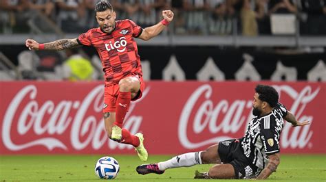 Atlético MG sofre gol no começo e perde na estreia da Libertadores