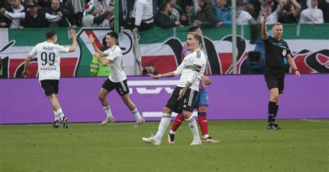 PKO Ekstraklasa Legia Warszawa nadal w grze o mistrzostwo Raków