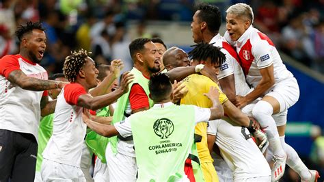 Selección Peruana El Eufórico Festejo De La Bicolor Tras Vencer Por Penales A Uruguay En La