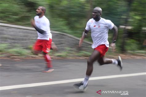 Persik Kediri Latihan Fisik Di Lereng Gunung Klotok Antara News