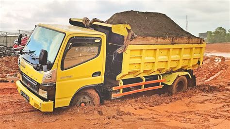 Mobil Dump Truk Fuso Canter Muatan Pasir Amblas Tanpa Ampun Sebelum