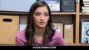 Ladrón repetido atrapado de nuevo y follado en la trastienda XVIDEOS