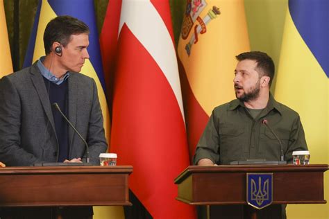 Zelenski Recibe A Pedro S Nchez En Kiev Gracias Por Estar Cerca De