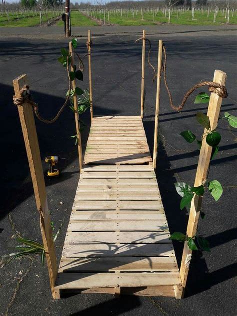 Diy Pallet Bridge For Your Jungle Safari Party