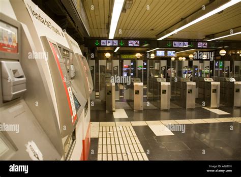 M Quinas De Venta De Billetes De Metro De Barcelona Fotograf As E