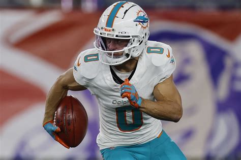 Alix Earle gives intimate look at 'baecation' with Braxton Berrios