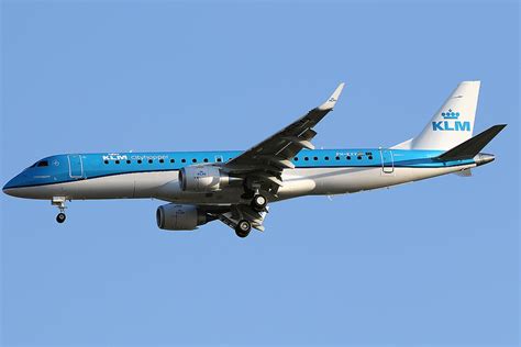 Klm Embraer Erj At Amsterdam On Nov Th Loud Bang And