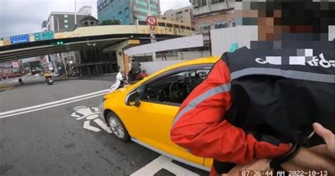 街友趁司機上廁所偷車 撞倒路人拖行3公尺！慘遭警10分鐘內逮人 社會 Ctwant