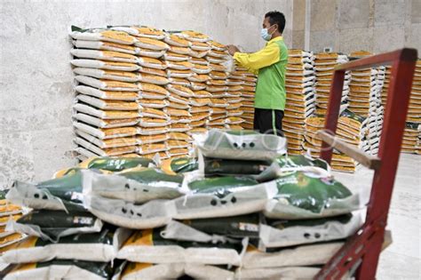 Penyaluran Zakat Fitrah Masjid Istiqlal Antara Foto